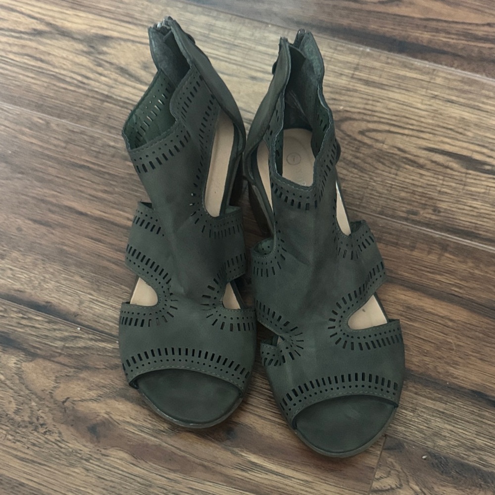 TOP Moda Dark Green Cut-Out Sandals